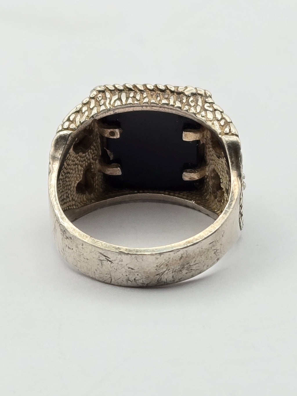 angled shot showing onyx intaglio and rope border