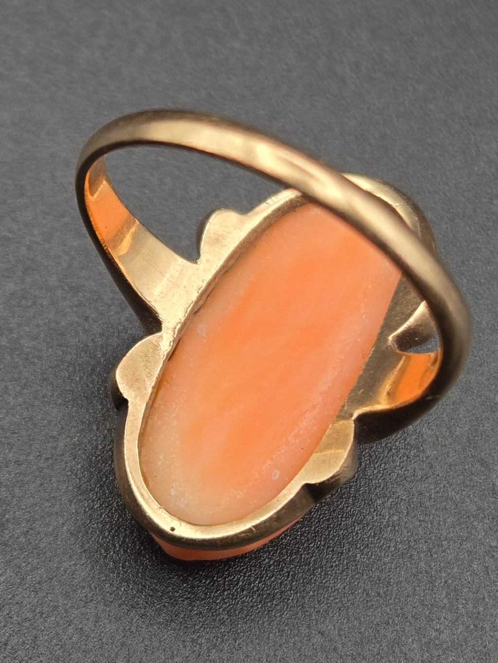 side profile showing bezel and ring gallery