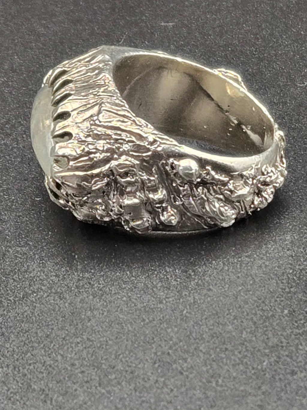 side profile showing band thickness and setting