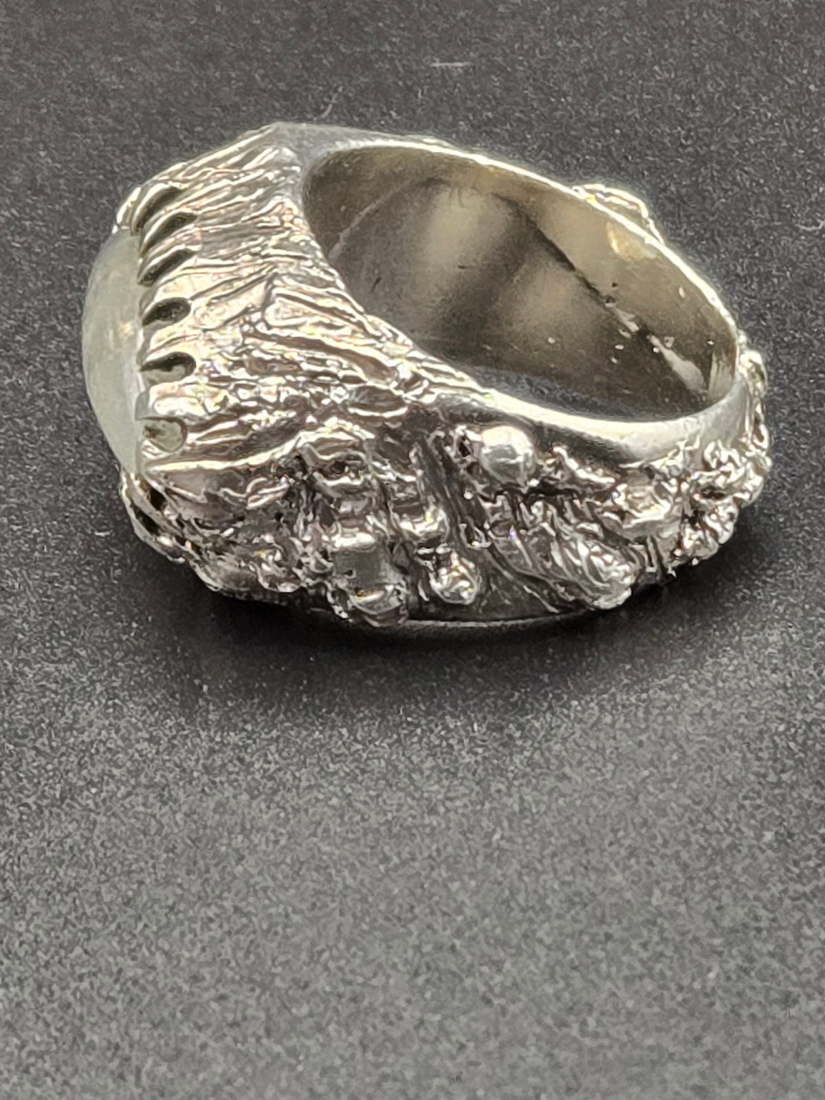 side profile showing band thickness and setting