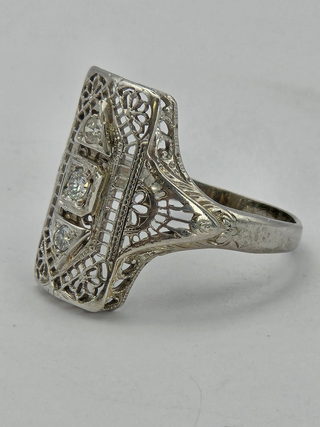 side profile showing gallery and band filigree