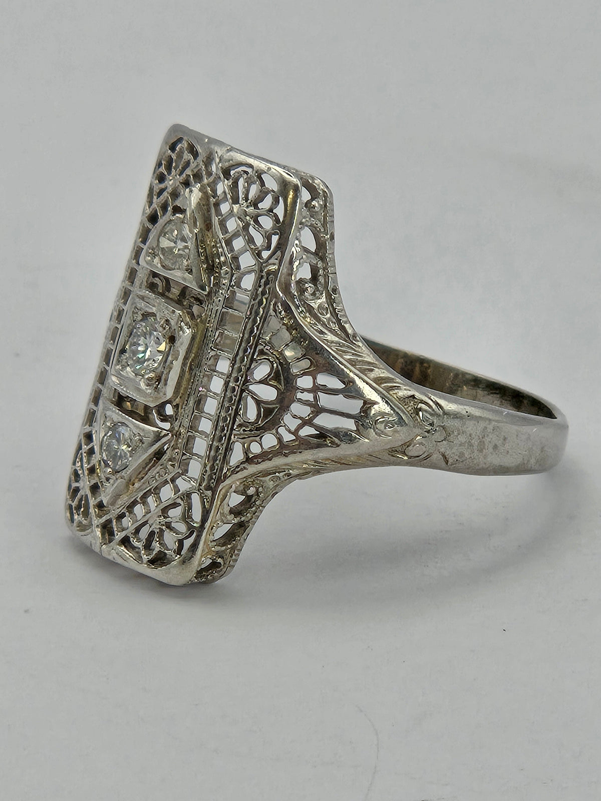 side profile showing gallery and band filigree